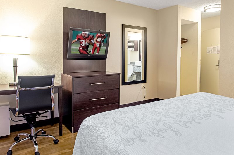 red roof inn plus wichita east