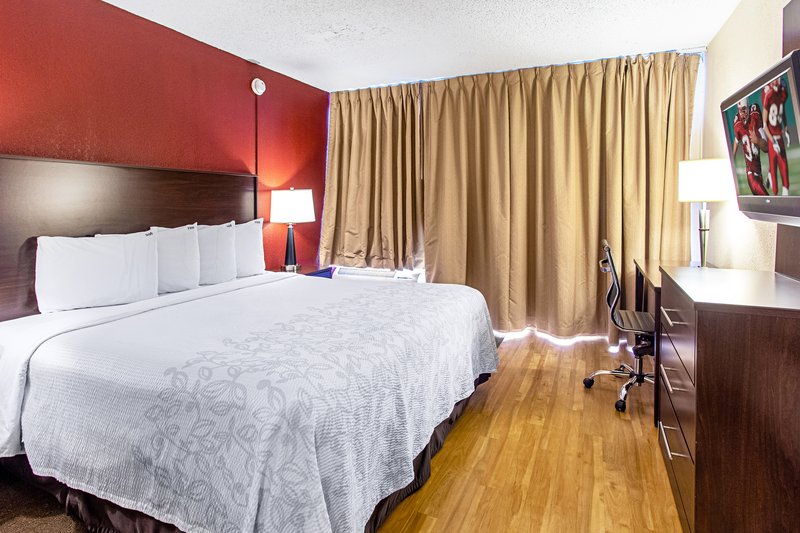 red roof inn plus wichita east