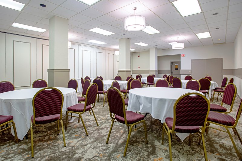 red roof inn plus wichita east