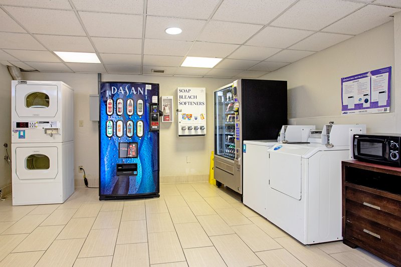 red roof inn plus wichita east