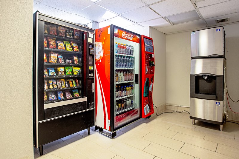 red roof inn plus wichita east