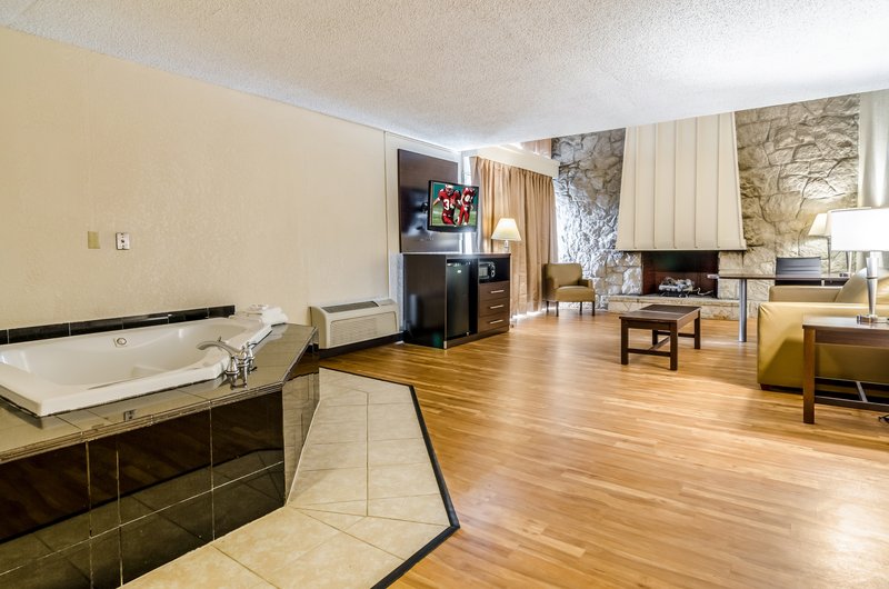 red roof inn plus wichita east