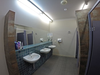 global backpackers port douglas