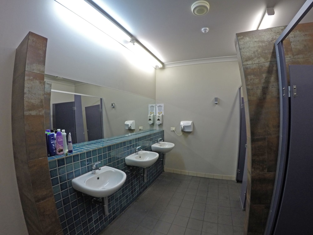 global backpackers port douglas