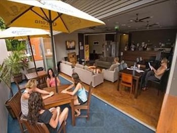 global backpackers port douglas