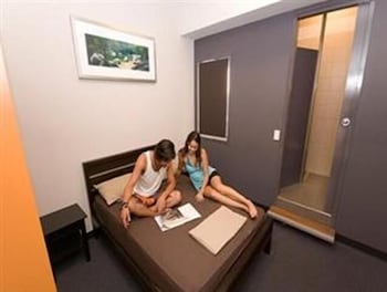 global backpackers port douglas