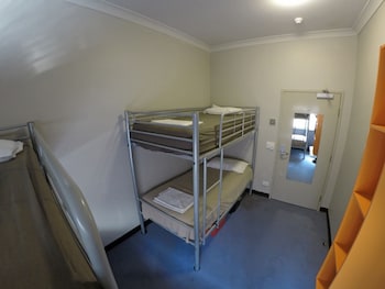 global backpackers port douglas