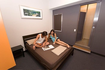 global backpackers port douglas