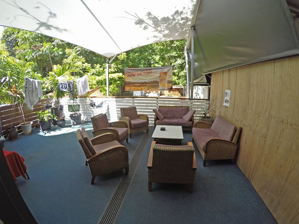 global backpackers port douglas