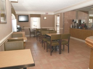 Baymont By Wyndham San Antonio South Park,San Antonio>>Harlandale,2 star