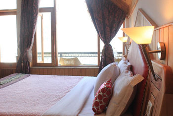 6th element cottages