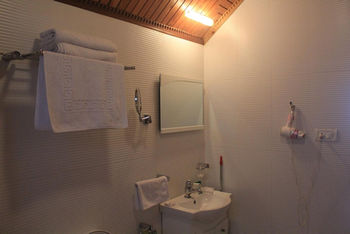 6th element cottages