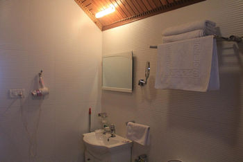 6th element cottages