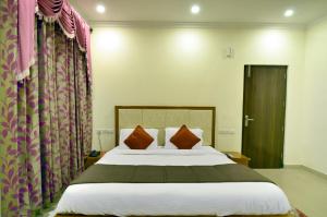 oyo 5190 hotel golden inn