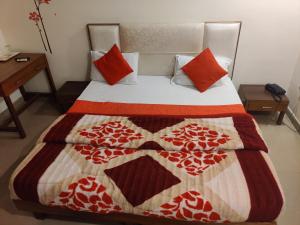 oyo 5190 hotel golden inn