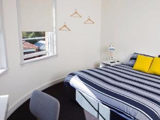 Blues Point Hotel,116 Blues Point Road, Mcmahons Point,3 star