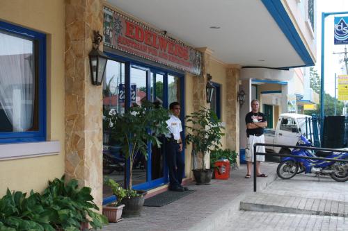 dumaguete springs apartment