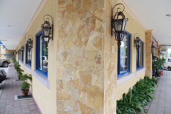 dumaguete springs apartment