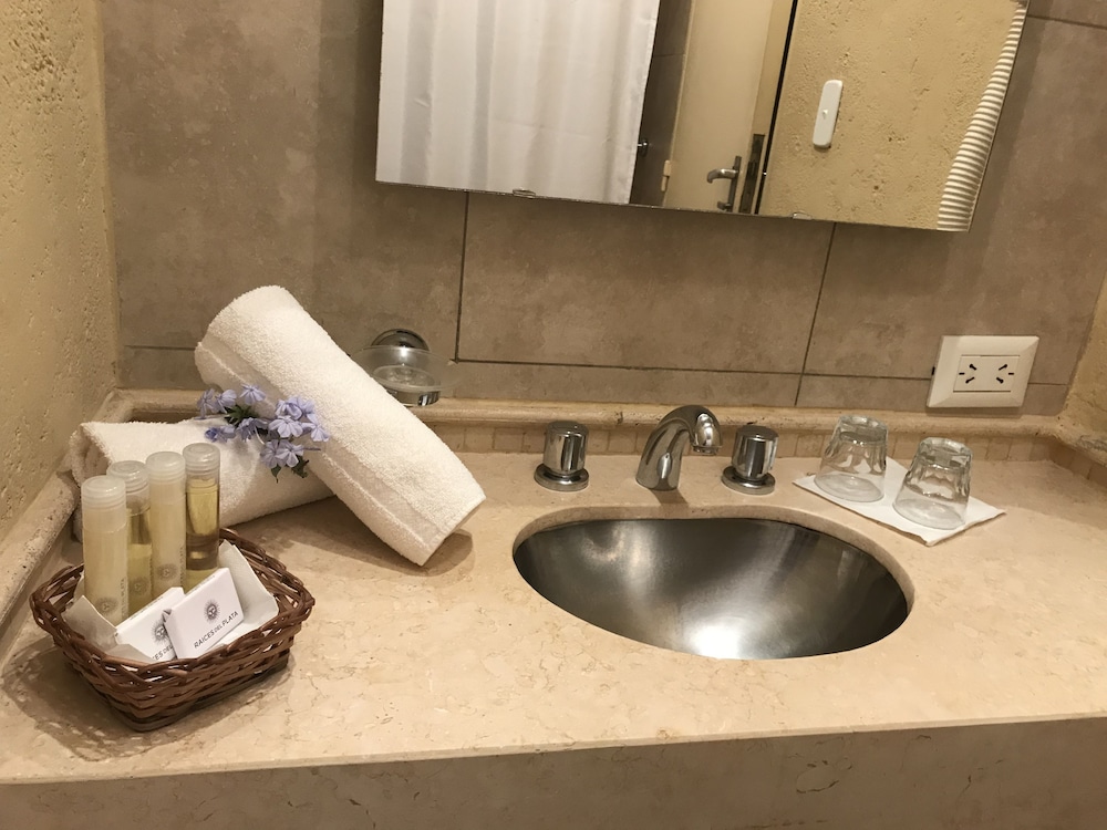 raices esturion hotel