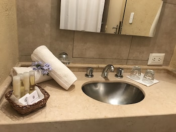 raices esturion hotel