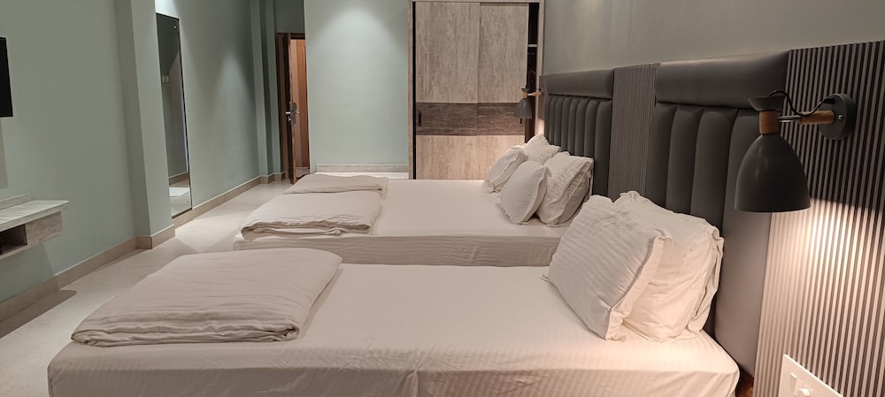 hotel lee garden near blue flag beach 500 mtrs puri