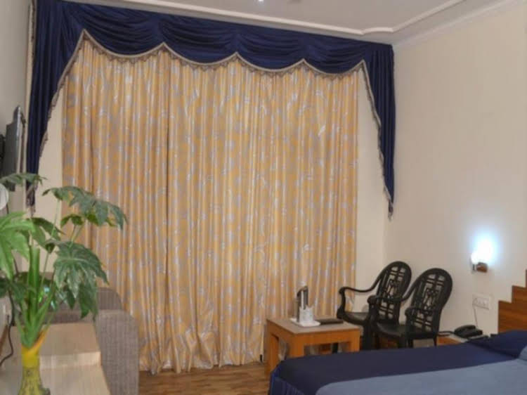 shivalik valley resorts