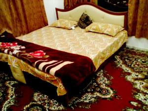 Hotel Fabulous Kashmir,Srinagar>>Jammu And Kashmir,2 star