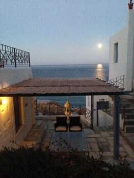skyros