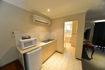 wattle grove motel