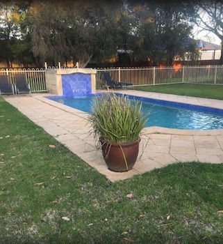 wattle grove motel