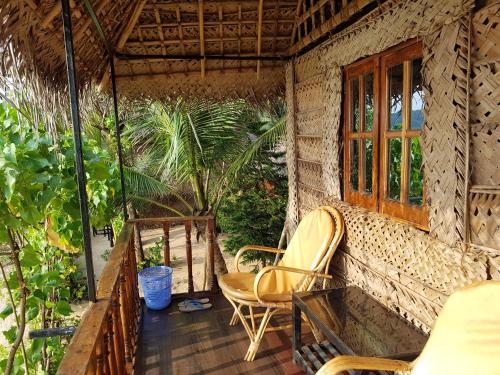 Costa Tina Huts,,2 star