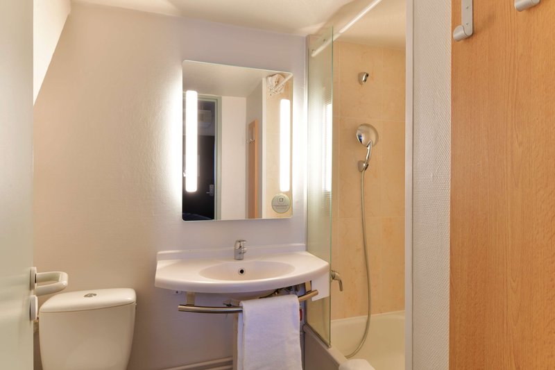 bandb hotel clermont ferrand le brezet aeroport