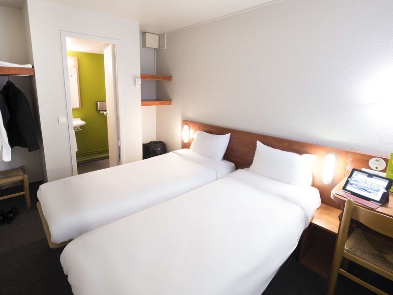 bandb hotel clermont ferrand le brezet aeroport