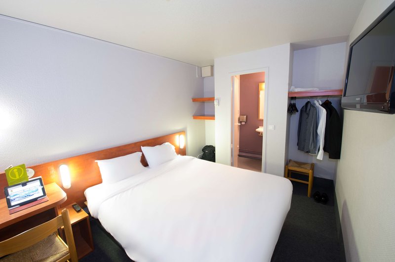 bandb hotel clermont ferrand le brezet aeroport