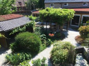 Wisteria,Galmaarden>>Brussels,3 star