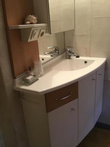 Wisteria,Galmaarden>>Brussels,3 star