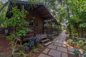 marron sea view resort