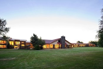 distinction mackenzie country hotel