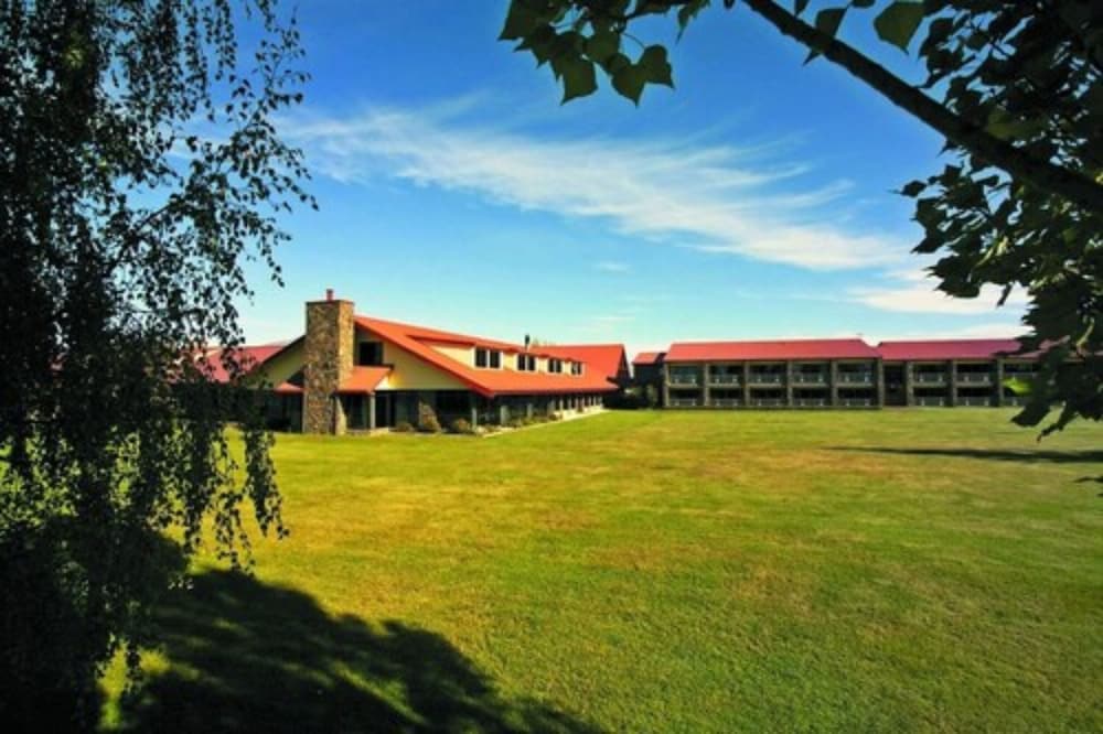 distinction mackenzie country hotel