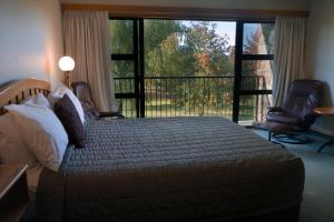 distinction mackenzie country hotel