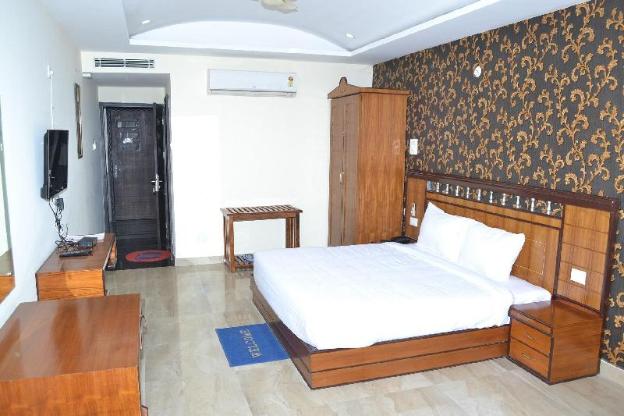 hotel chopra residency