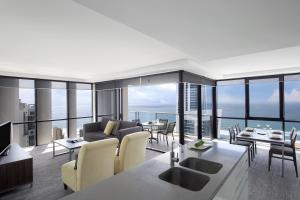 Mantra Circle On Cavill,Main Beach>>Gold Coast,5 star