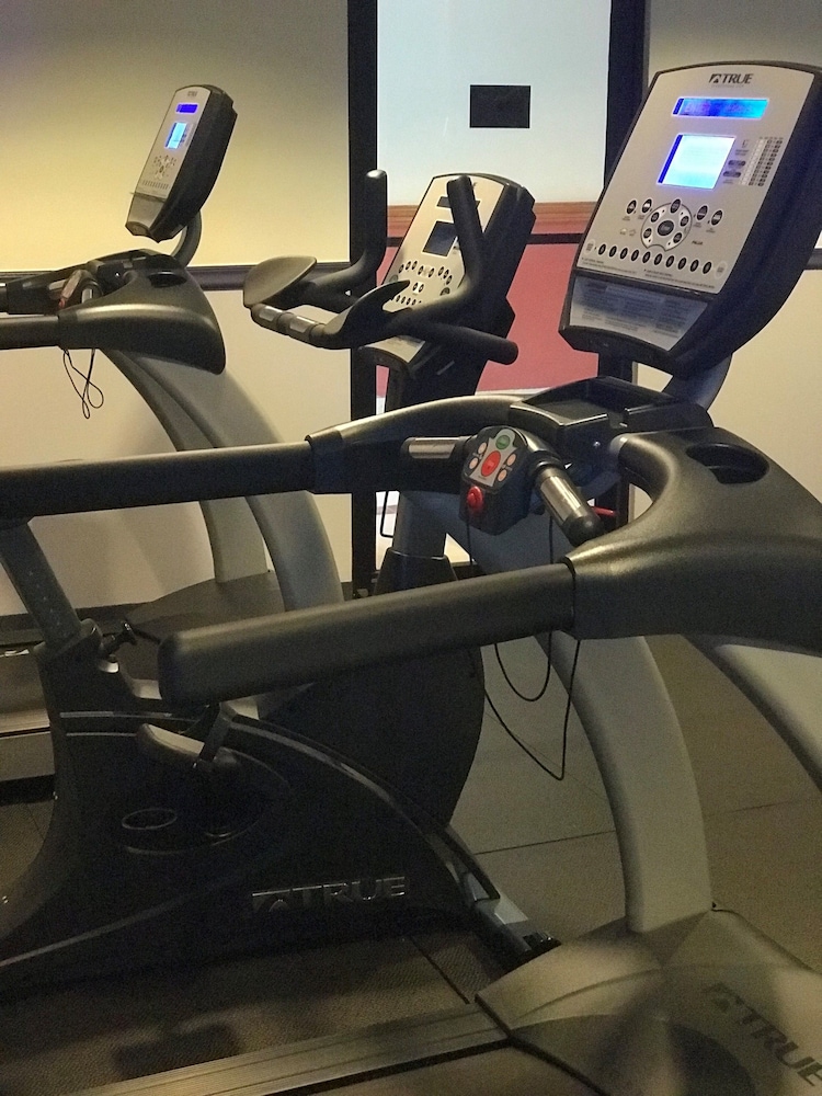 meadowlands plaza hotel