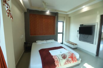 larica holiday inn puri