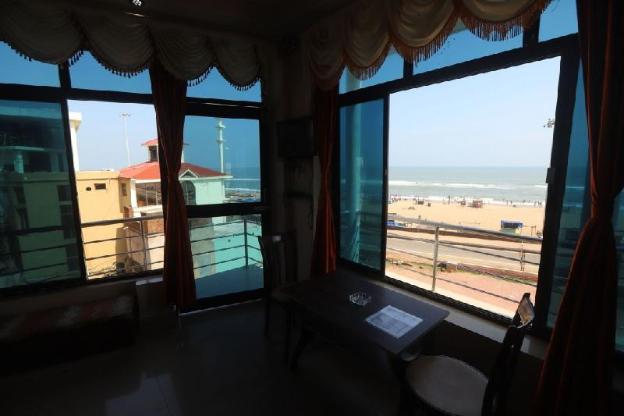 larica holiday inn puri