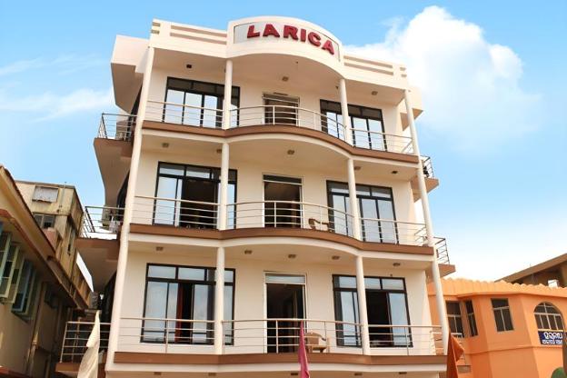 larica holiday inn puri