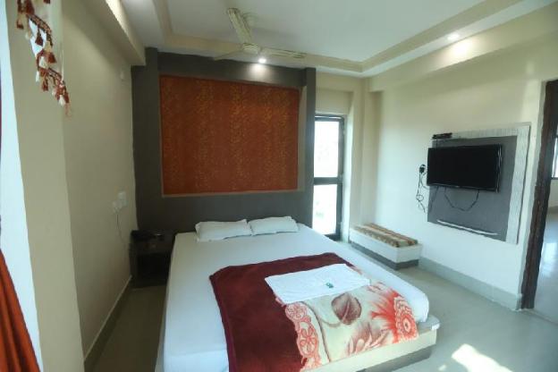 larica holiday inn puri