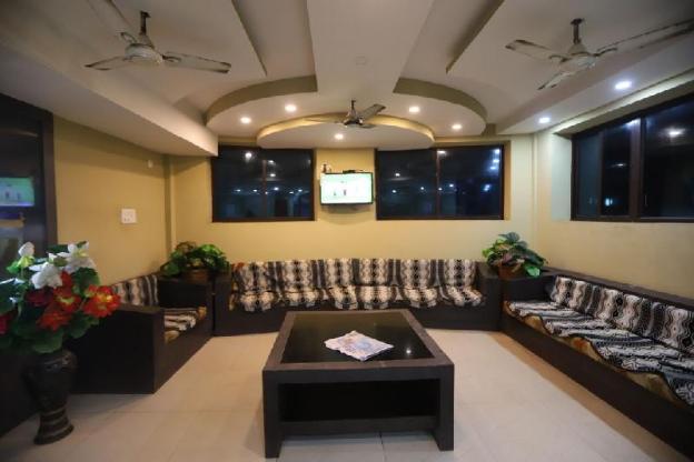 larica holiday inn puri