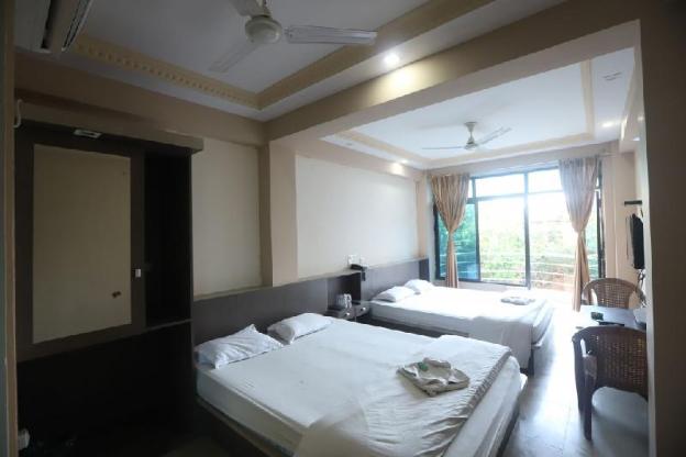 larica holiday inn puri