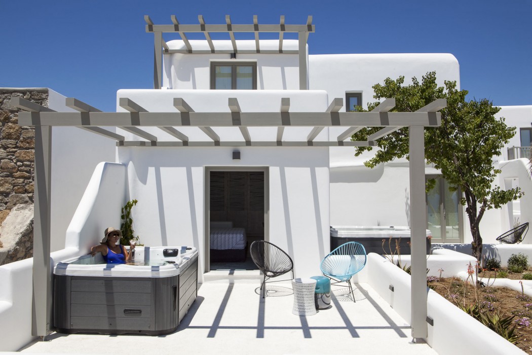 amyth of mykonos super paradise